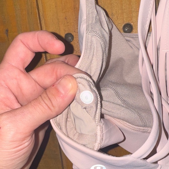Lululemon Light Pink ENERGY BRA SIZE 6 GREAT CONDITION! - Picture 4 of 5